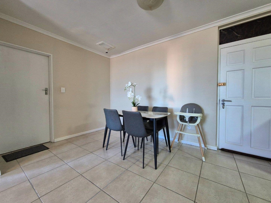 To Let 2 Bedroom Property for Rent in Wynberg Western Cape